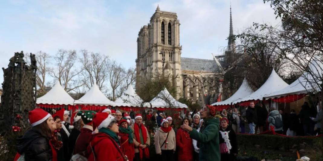 Küllerden doğan sanat: Notre Dame kapılarını yeniden açıyor 13